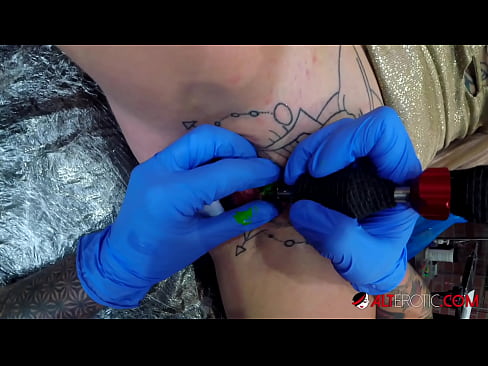 ❤️ Extremadamente tatuado hottie Sully Savage consiguió un tatuaje en su clítoris ❤️❌ Porno fb en es.chancel.top ❌️❤️❤️❤️❤️❤️❤️❤️